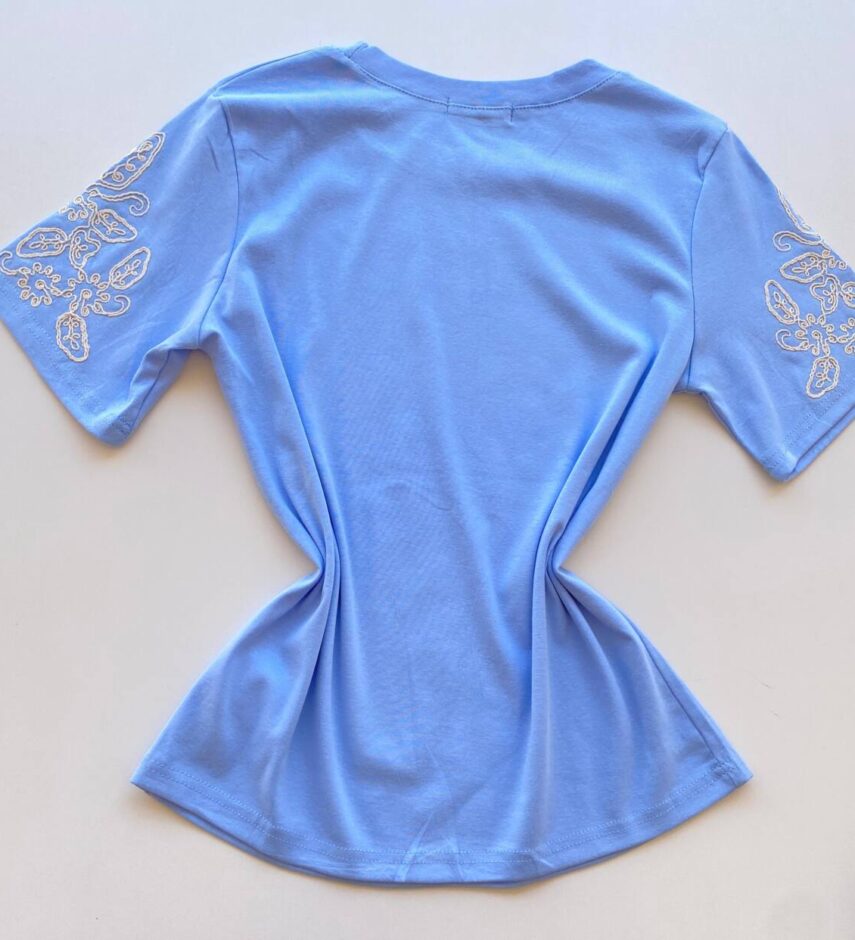 T-shirt Feminina Manga Curta Liz com Bordado Floral Azul - Fernanda Ramos Store