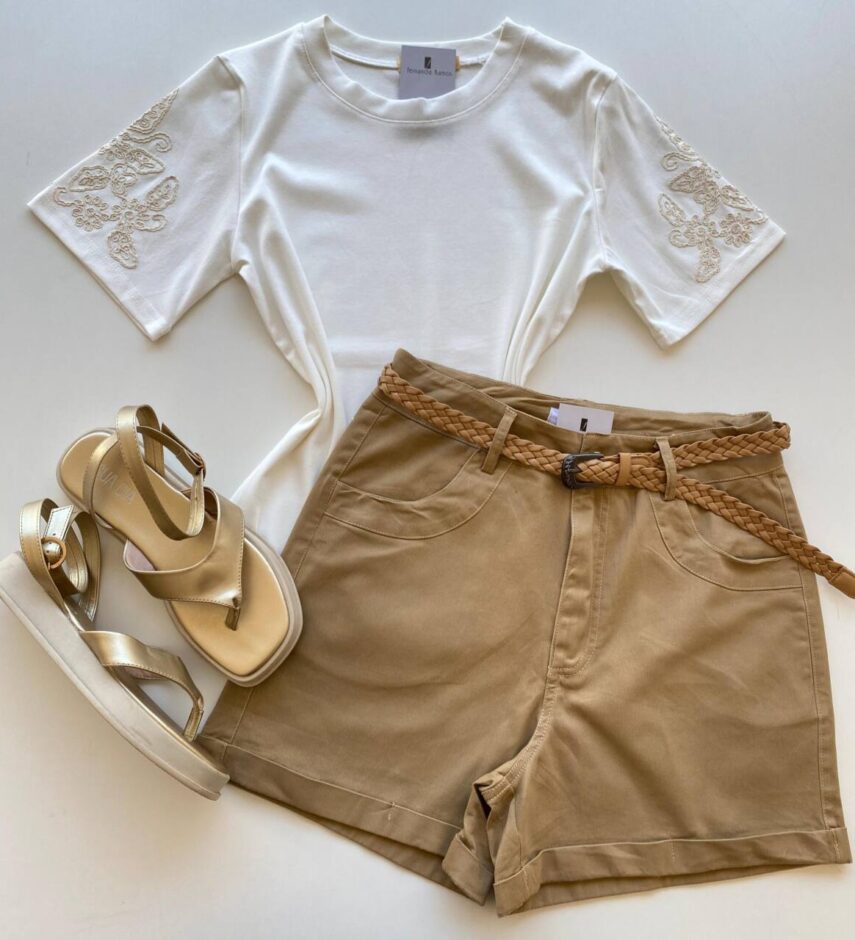 T-shirt Feminina Manga Curta Liz com Bordado Floral Off White - Fernanda Ramos Store