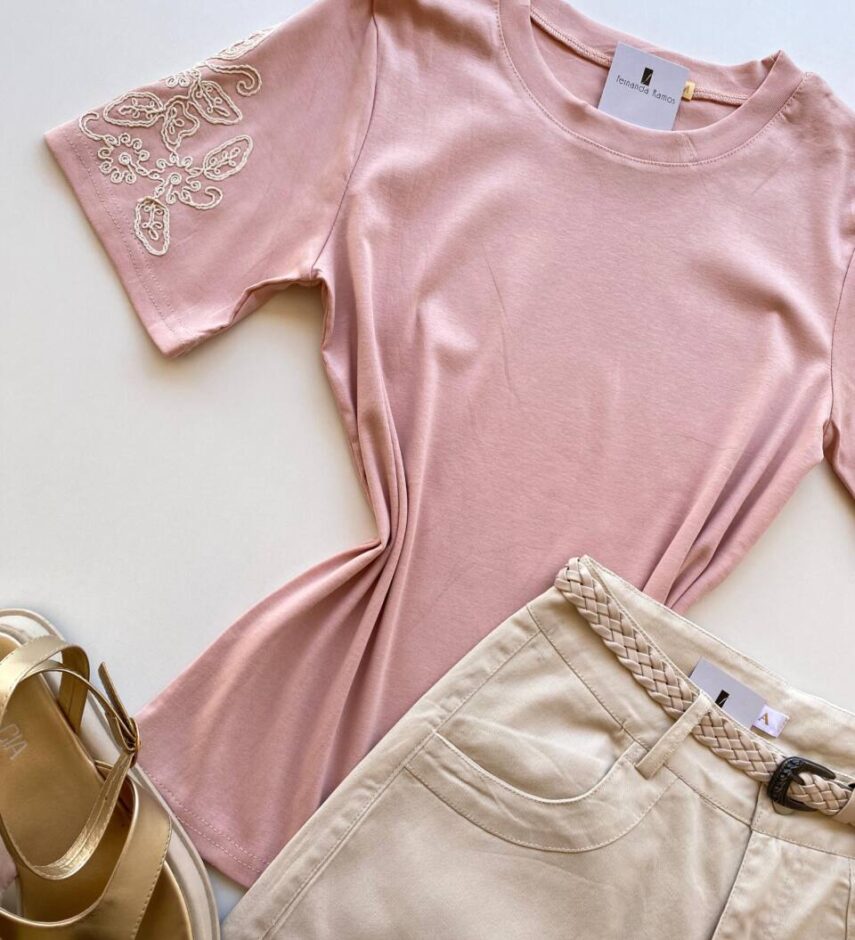 T-shirt Feminina Manga Curta Liz com Bordado Floral Rosé - Fernanda Ramos Store