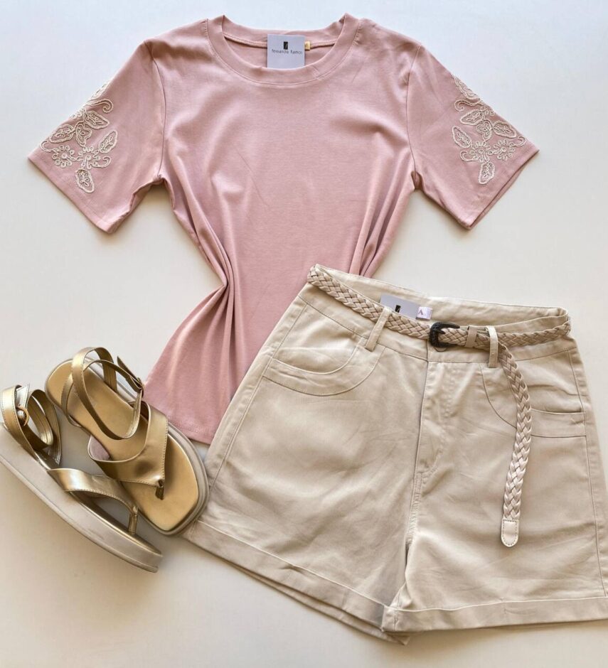 T-shirt Feminina Manga Curta Liz com Bordado Floral Rosé - Fernanda Ramos Store