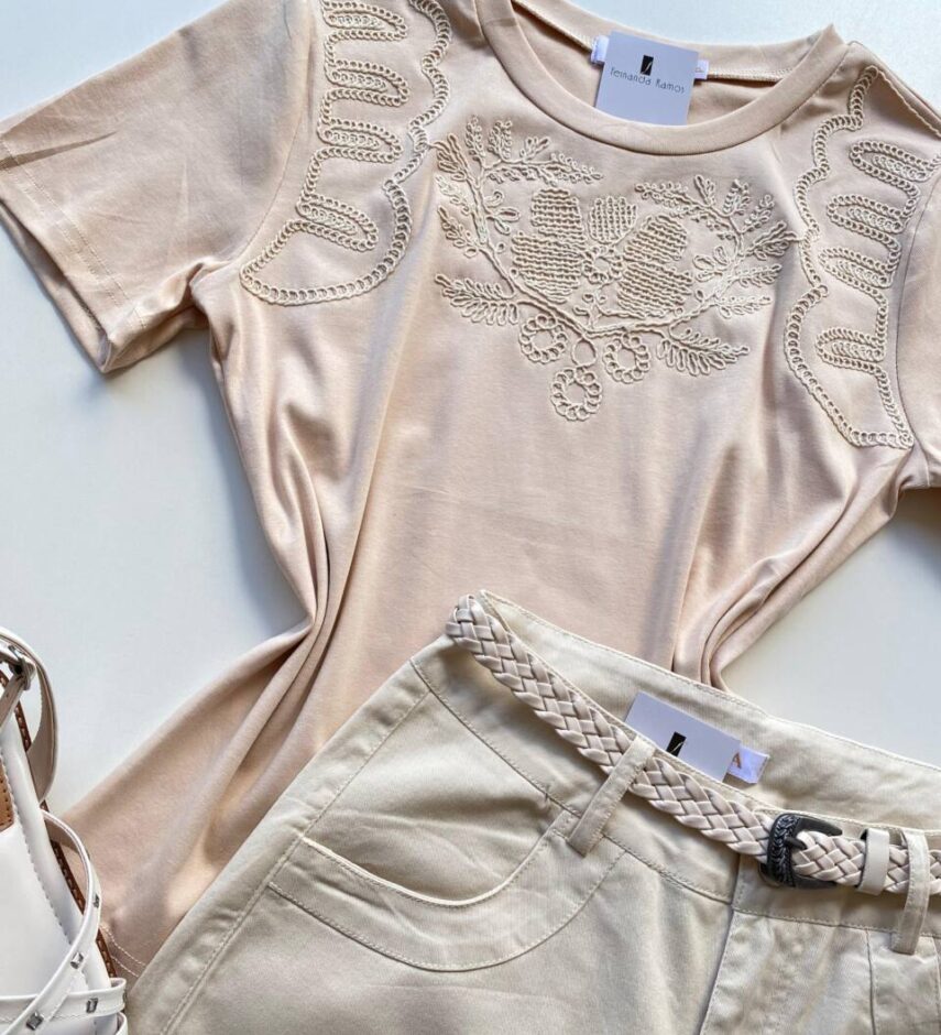 T-shirt Feminina Manga Curta Louise Nude com Bordado - Fernanda Ramos Store