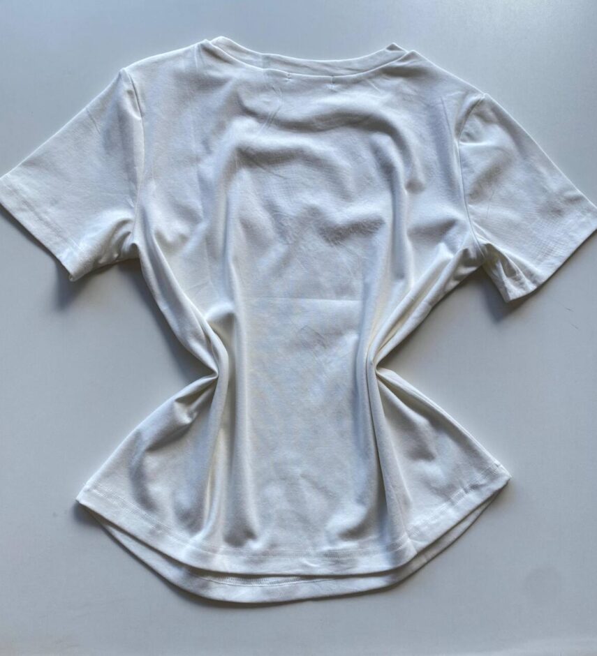 T-shirt Feminina Manga Curta Louise Off White com Bordado - Fernanda Ramos Store