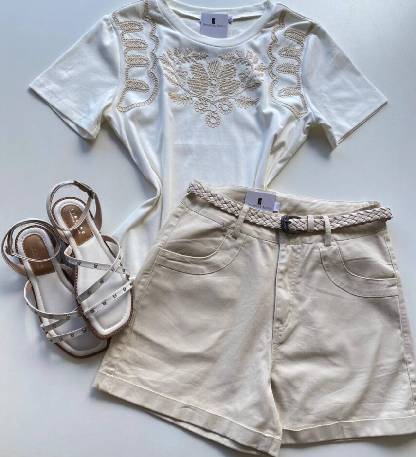T-shirt Feminina Manga Curta Louise Off White com Bordado - Fernanda Ramos Store