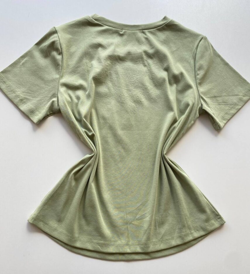 T-shirt Feminina Manga Curta Louise Verde Oliva com Bordado - Fernanda Ramos Store