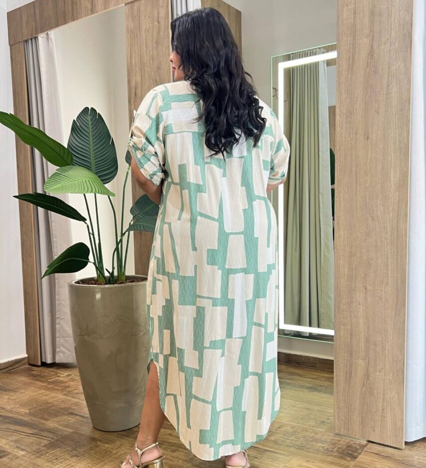 Vestido Midi sem Bojo Plus Fechamento em Botões Estampa Verde - Fernanda Ramos Store