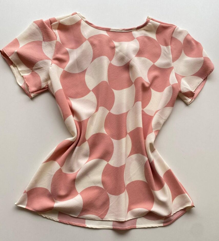 Blusa Feminina Crepe Suzana Manga Curta Estampada Rosa - Fernanda Ramos Store