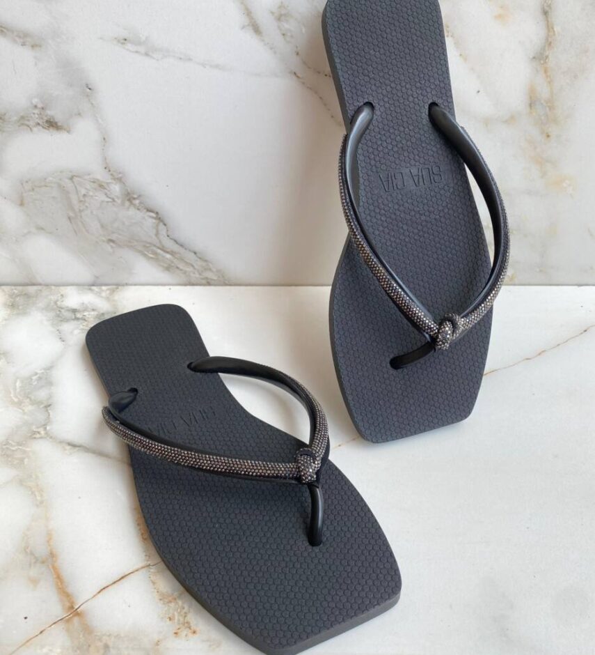 Chinelo Feminino Tiras com Strass Preto - Fernanda Ramos Store