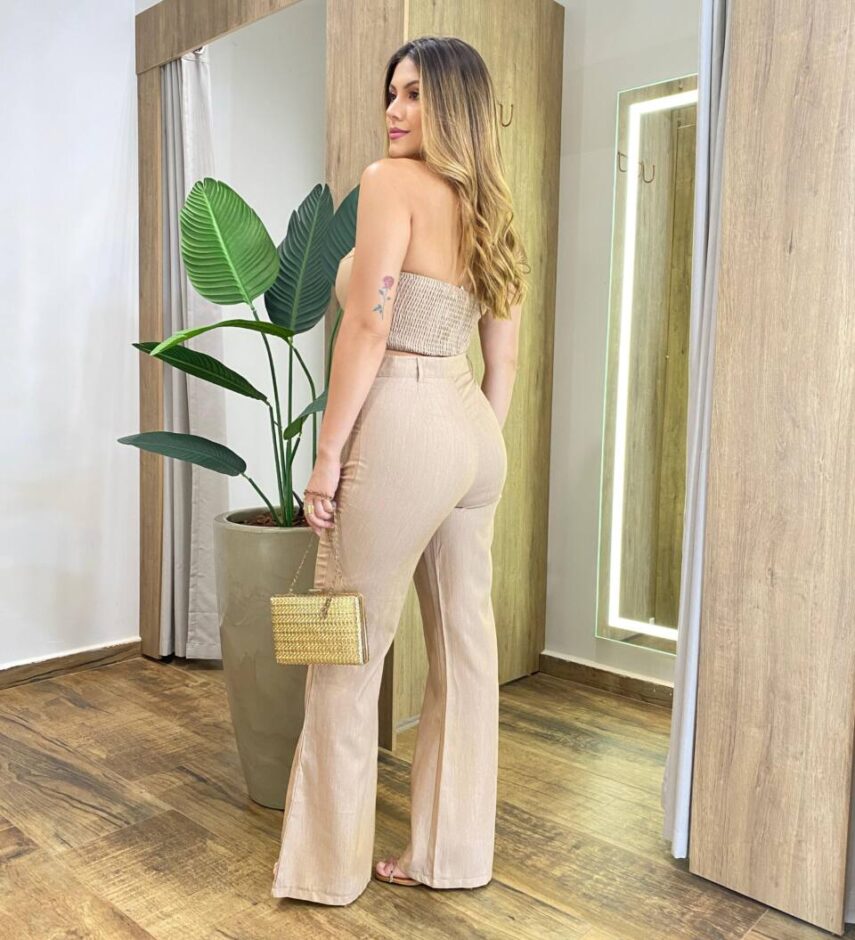 Conjunto Atlas Cropped Tomara que Caia com Bojo e Calça Flare Bege - Fernanda Ramos Store