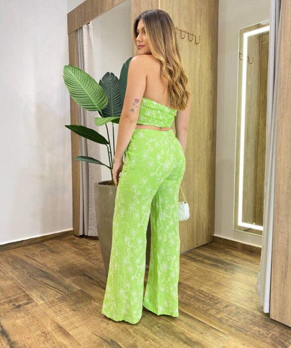 Conjunto Cropped Amarração no Pescoço sem Bojo e Calça Bordado Verde - Fernanda Ramos Store