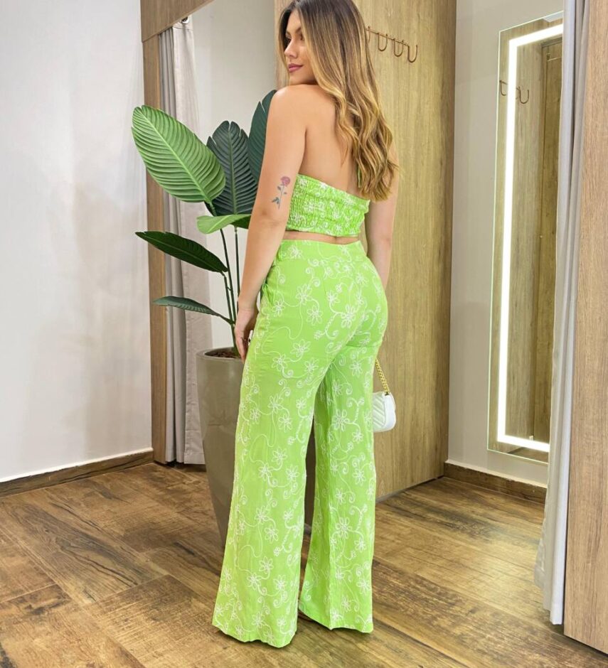 Conjunto Cropped Amarração no Pescoço sem Bojo e Calça Bordado Verde - Fernanda Ramos Store