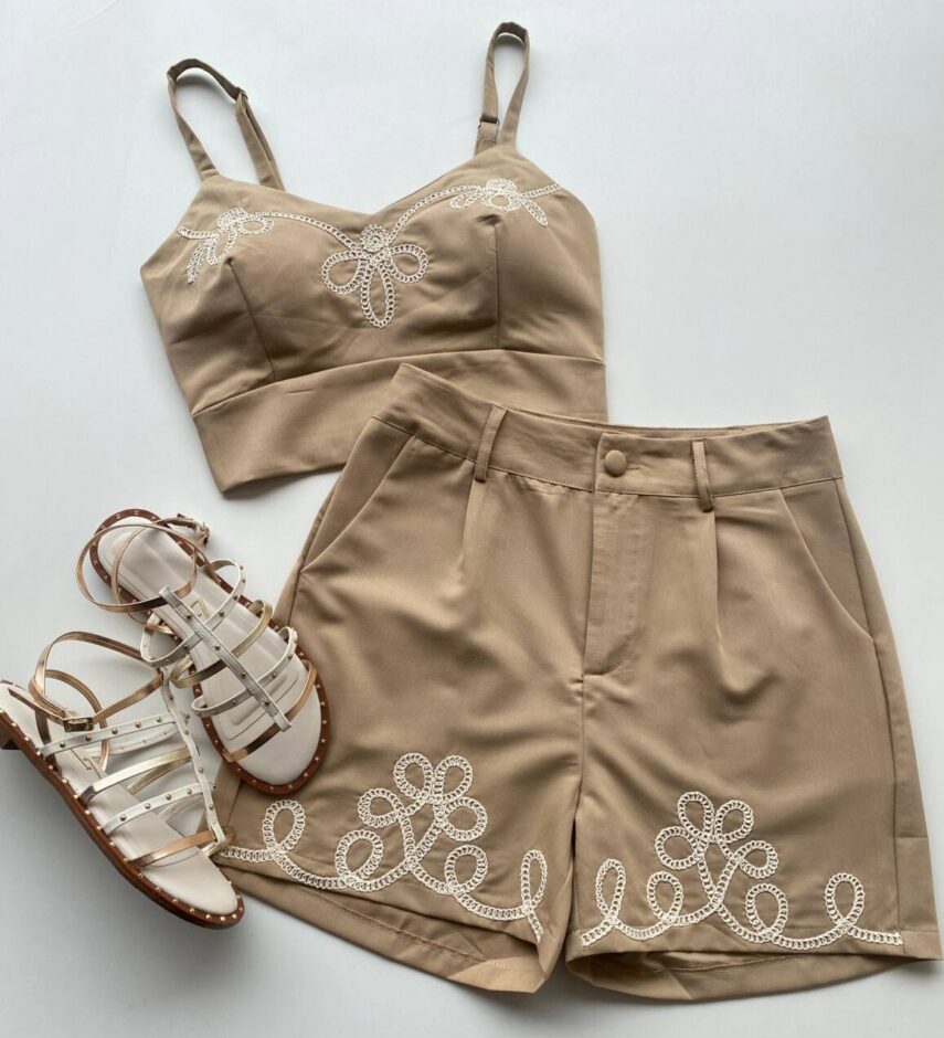 Conjunto Feminino Mabel Cropped com Bojo e Short Bordado Bege - Fernanda Ramos Store