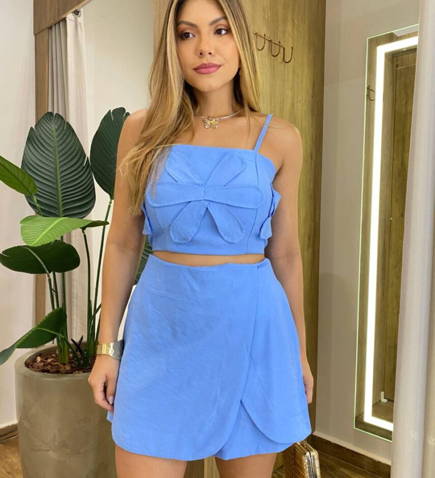 Conjunto Tabata Cropped com Bojo Detalhe da Flor e Short Saia Azul - Fernanda Ramos Store