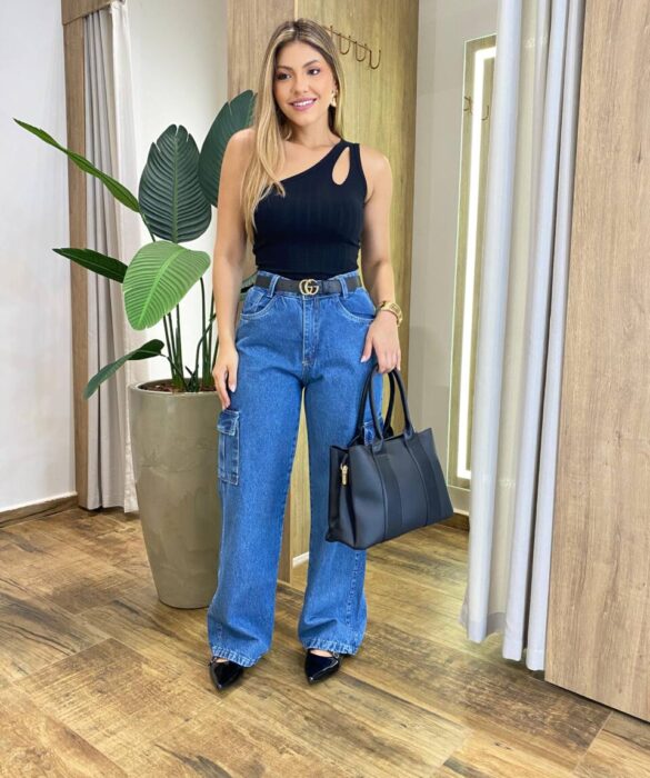 Cropped Feminino Kelly com Bojo Nula Manga Detalhe Vazado Preto - Fernanda Ramos Store