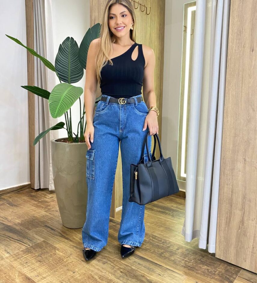 Cropped Feminino Kelly com Bojo Nula Manga Detalhe Vazado Preto - Fernanda Ramos Store