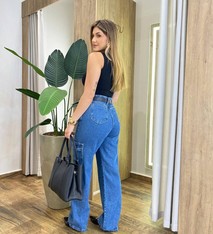 Cropped Feminino Kelly com Bojo Nula Manga Detalhe Vazado Preto - Fernanda Ramos Store