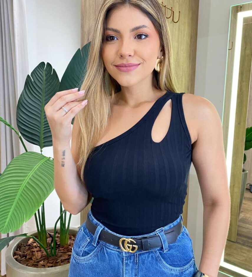 Cropped Feminino Kelly com Bojo Nula Manga Detalhe Vazado Preto - Fernanda Ramos Store