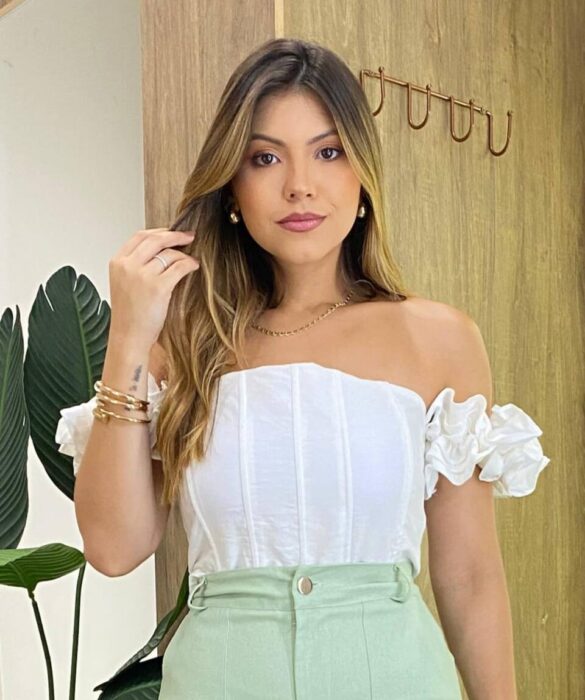 Cropped Feminino Lolla com Bojo Detalhe na Manga e Lastex Branco - Fernanda Ramos Store