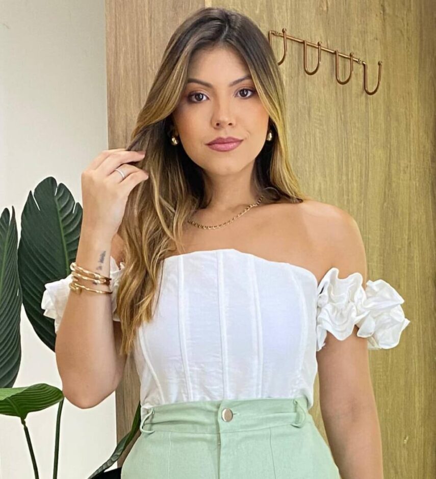 Cropped Feminino Lolla com Bojo Detalhe na Manga e Lastex Branco - Fernanda Ramos Store