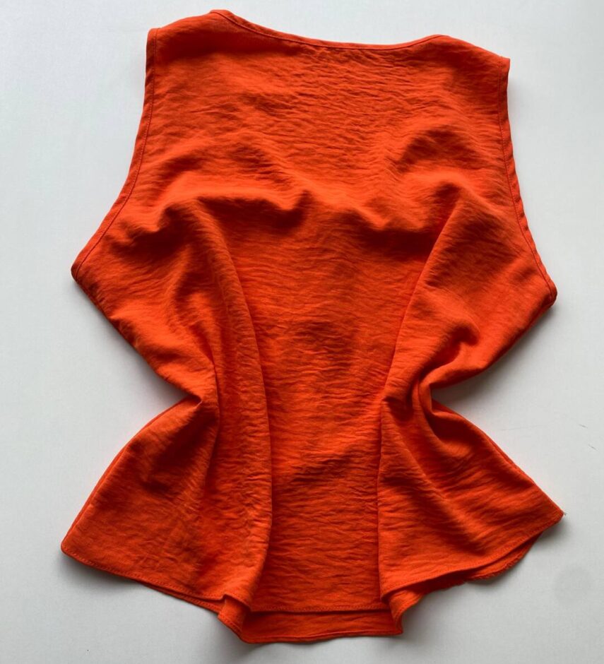 Regata Feminina Crepe Blossom Decote em V Laranja - Fernanda Ramos Store