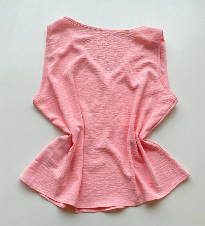 Regata Feminina Crepe Blossom Decote em V Rosa - Fernanda Ramos Store