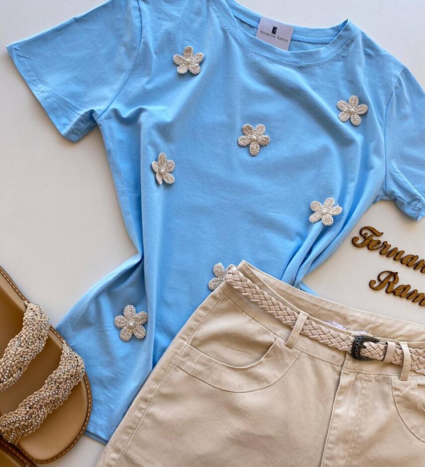 T-shirt Feminina Manga Curta Bella Mini flores em Crochê Azul - Fernanda Ramos Store