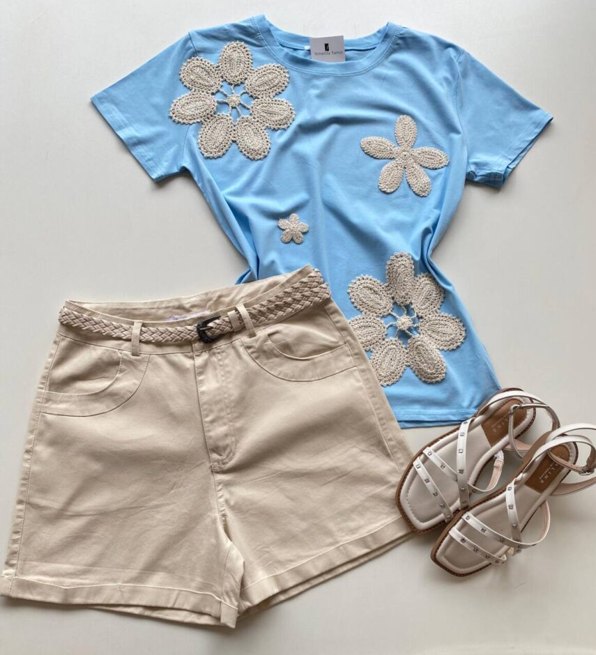 T-shirt Feminina Manga Curta Dani Flores em Crochê Azul - Fernanda Ramos Store