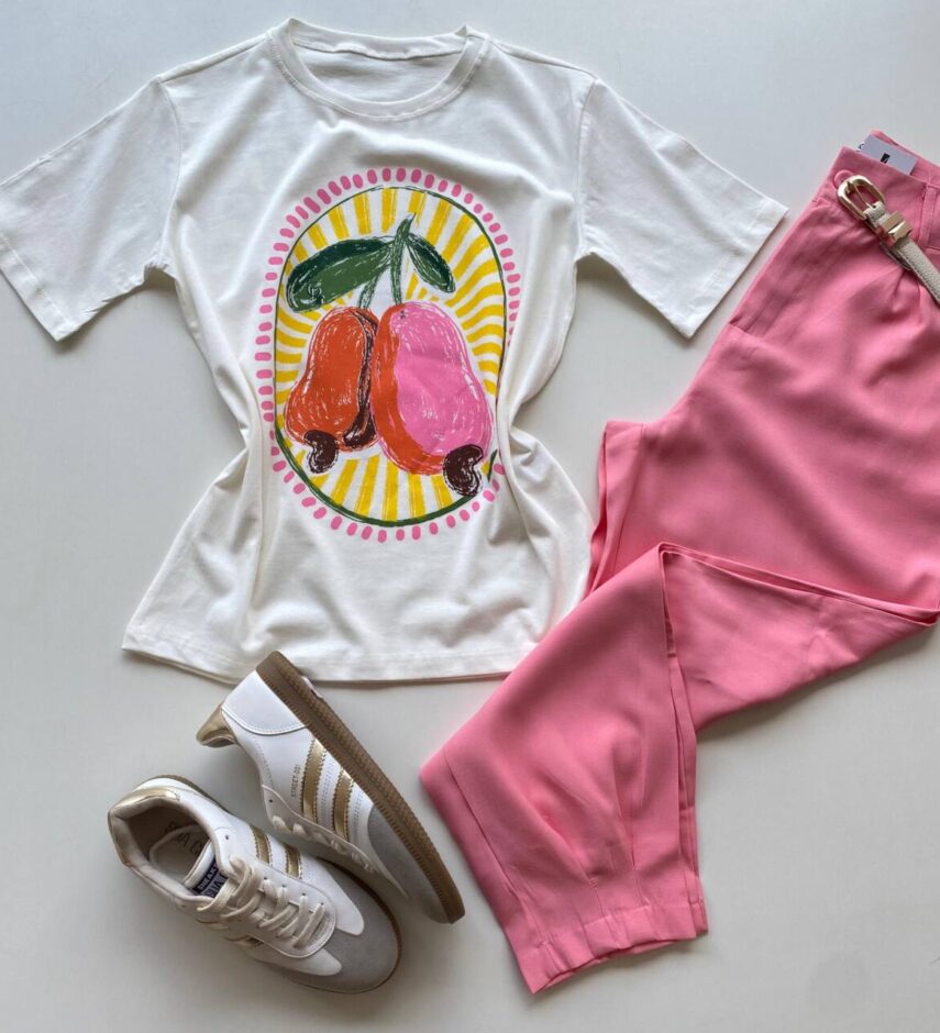 T-shirt Feminina Manga Curta Dora Off White Estampa Caju - Fernanda Ramos Store