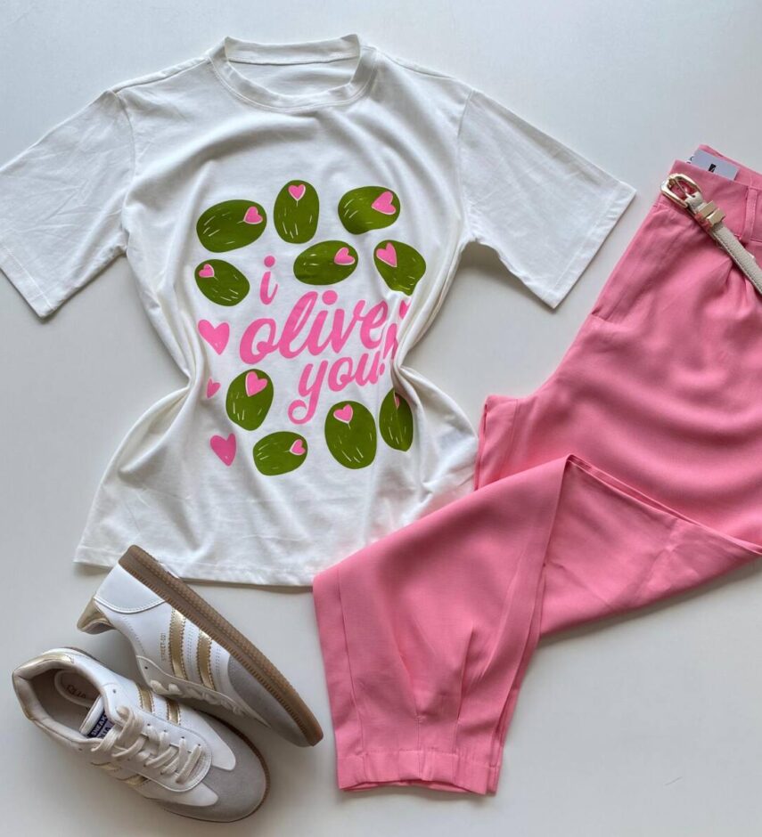 T-shirt Feminina Manga Curta Dora Off White I Olive You - Fernanda Ramos Store