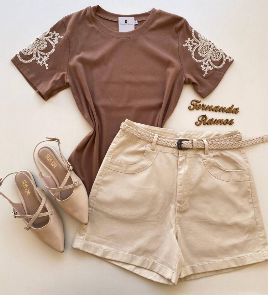 T-shirt Feminina Manga Curta Hayley Bordada Marrom - Fernanda Ramos Store