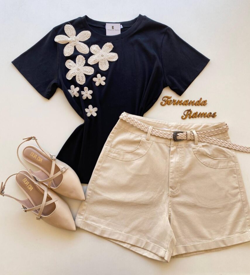T-shirt Feminina Manga Curta Mabel Detalhes em Flores Branca Preta - Fernanda Ramos Store