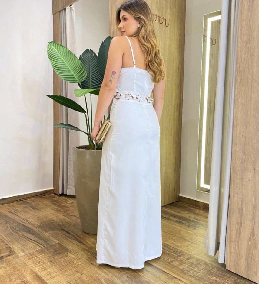 Vestido Longo Magie com Bojo Detalhe em Flores e Fenda Lateral Branco - Fernanda Ramos Store