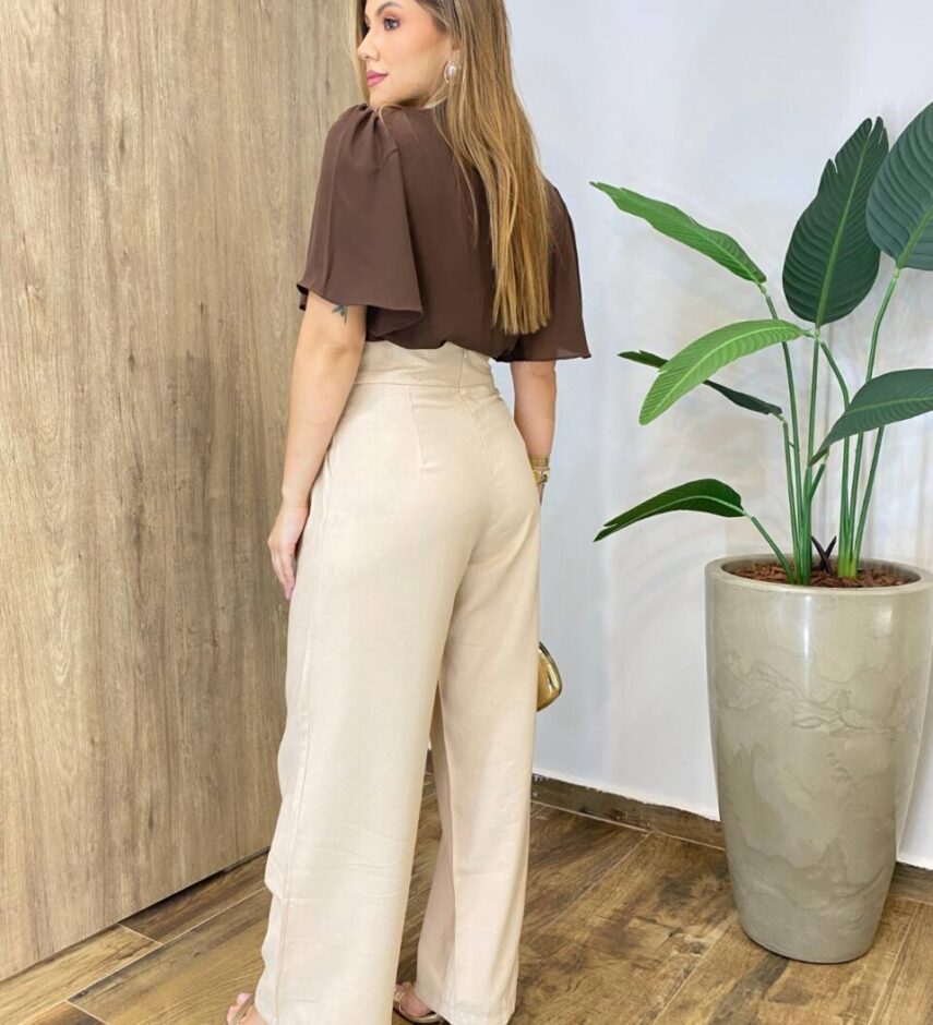 Blusa Feminina Crepe Heloise Manga Curta Detalhe Drapiado Marrom - Fernanda Ramos Store