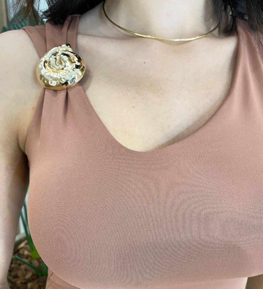 Body Feminino Olívia Detalhe Concha Dourado Chocolate - Fernanda Ramos Store