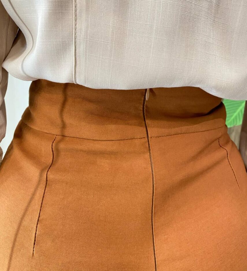 Calça Margareth Clochard Pantalona com Zíper e Amarração Caramelo - Fernanda Ramos Store
