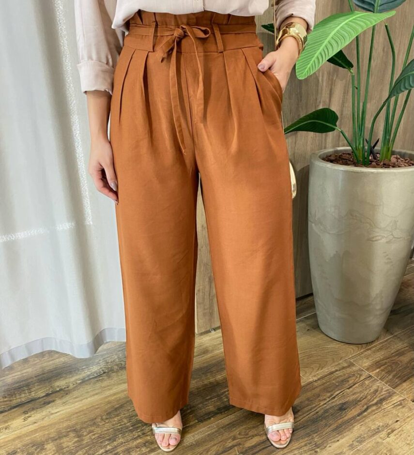 Calça Margareth Clochard Pantalona com Zíper e Amarração Caramelo - Fernanda Ramos Store