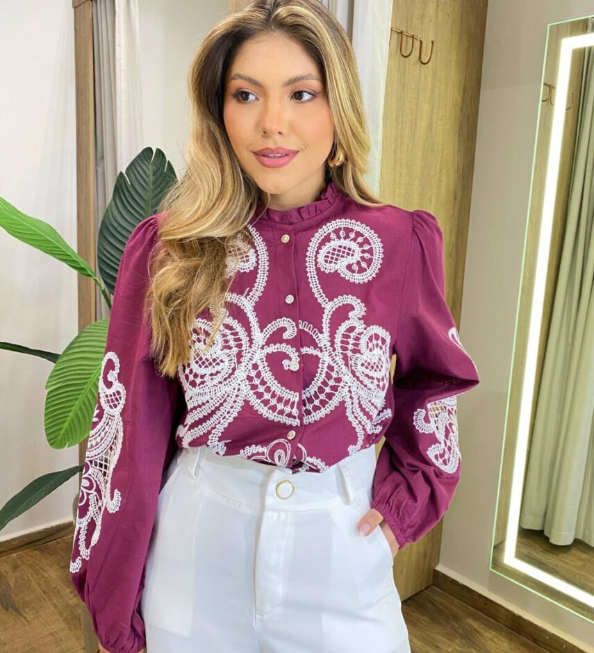 Camisa Feminina Eliza Manga Longa com Detalhe Bordado Vinho - Fernanda Ramos Store