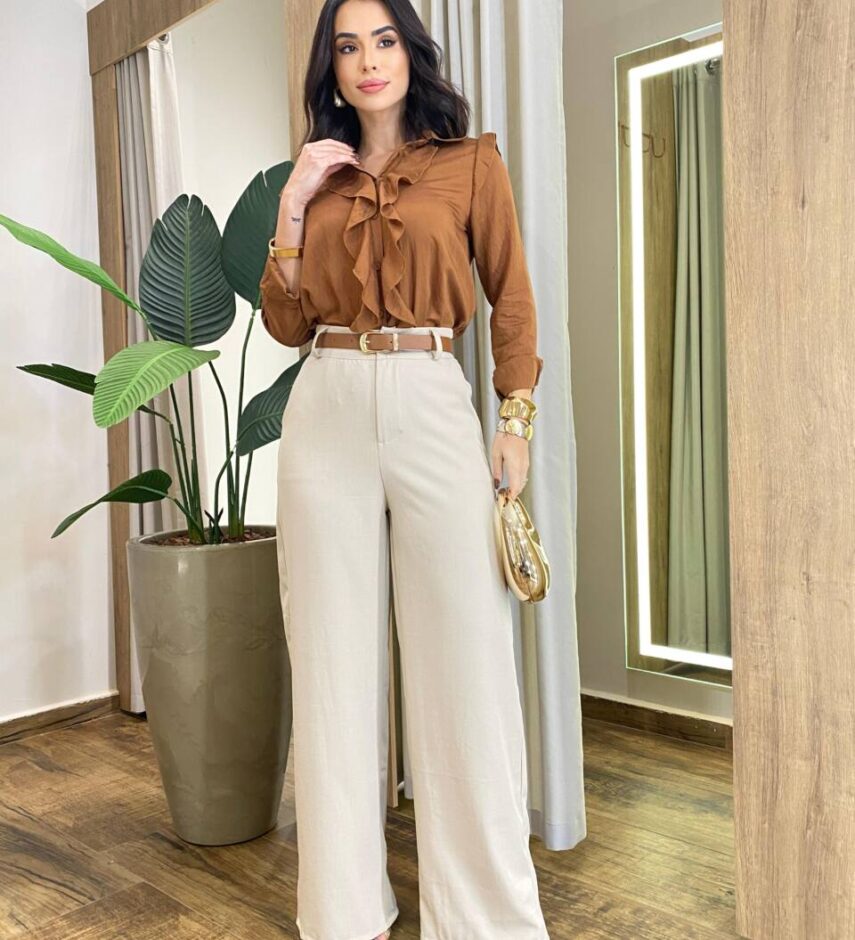 Camisa Feminina Manga Longa com Detalhe em Babado Caramelo - Fernanda Ramos Store