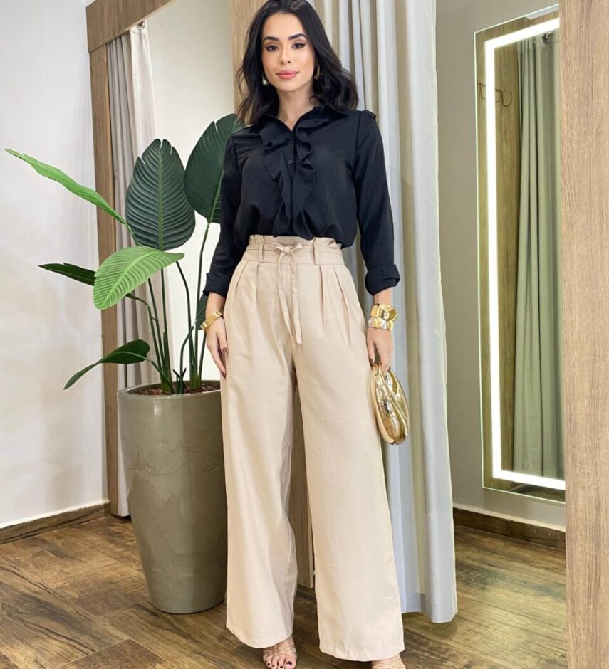 Camisa Feminina Manga Longa com Detalhe em Babado Preta - Fernanda Ramos Store