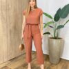 Conjunto Feminino Alfaiataria Mavie Blusa e Calça com Amarração Caramelo - Fernanda Ramos Store