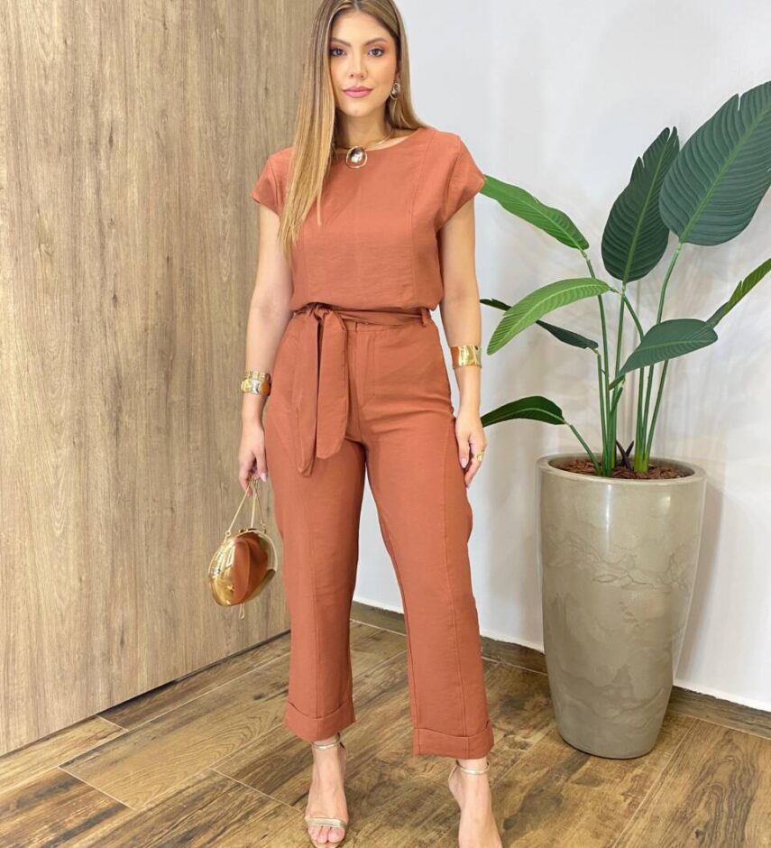 Conjunto Feminino Alfaiataria Mavie Blusa e Calça com Amarração Caramelo - Fernanda Ramos Store
