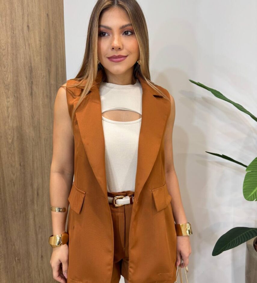 Conjunto Feminino Alfaiataria Thaina Colete e Short Caramelo - Fernanda Ramos Store