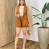 Conjunto Feminino Alfaiataria Thaina Colete e Short Caramelo - Fernanda Ramos Store