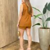 Conjunto Feminino Alfaiataria Thaina Colete e Short Caramelo - Fernanda Ramos Store