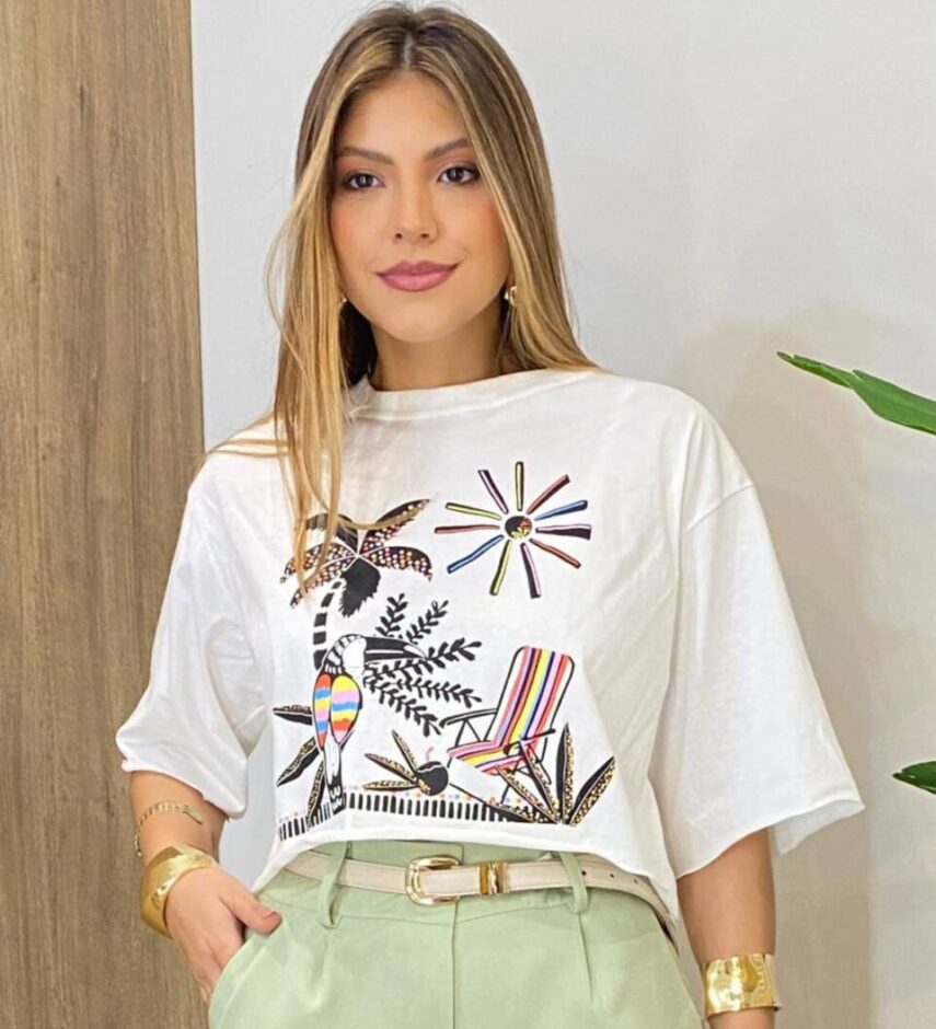 Cropped Feminino Manga Curta Oversized Estampado Off White - Fernanda Ramos Store