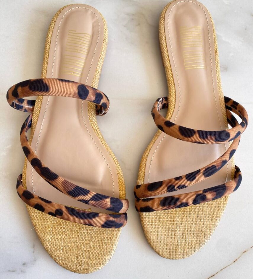 Rasteira Feminina Tiras em Animal Print Santa Lolla - Fernanda Ramos Store