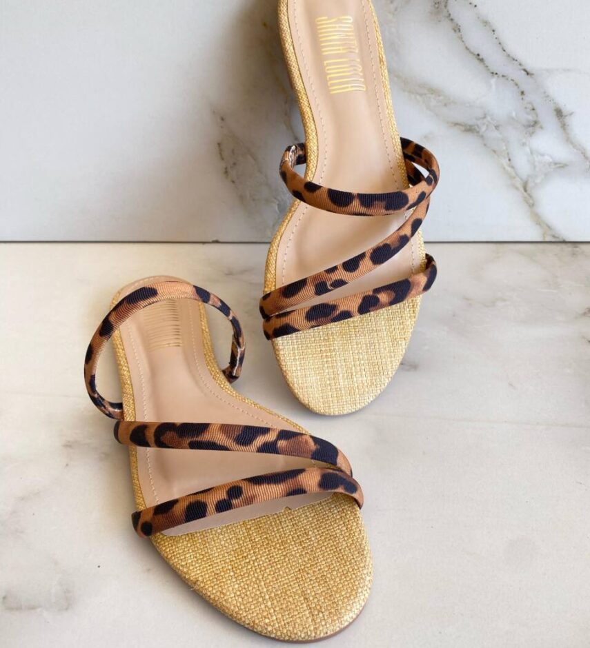 Rasteira Feminina Tiras em Animal Print Santa Lolla - Fernanda Ramos Store