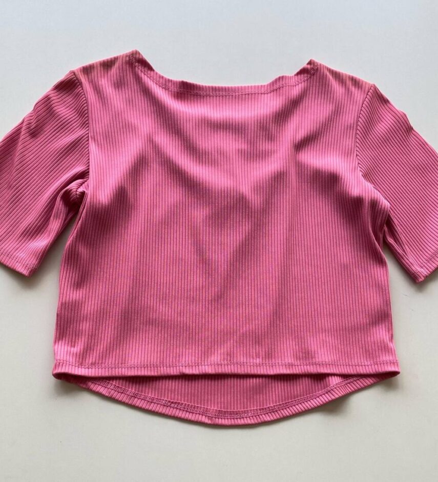 Blusa Feminina Manga Curta Plus Canelada com Recorte Rosa - Fernanda Ramos Store