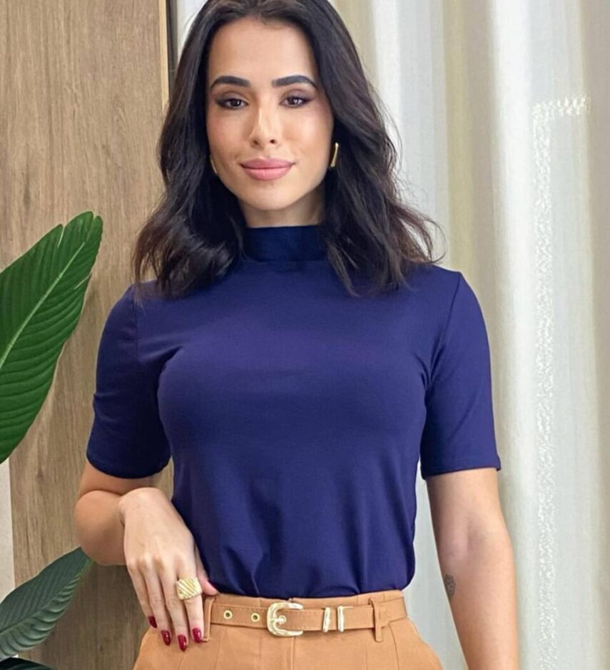 Blusa Feminina Marsha Malha Manga Curta e Gola Alta Azul Marinho - Fernanda Ramos Store