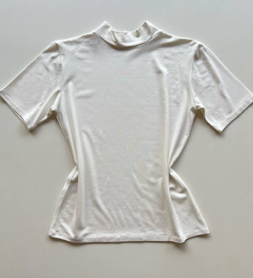 Blusa Feminina Marsha Malha Manga Curta e Gola Alta Off White - Fernanda Ramos Store