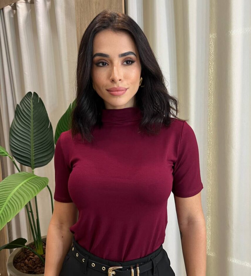 Blusa Feminina Marsha Malha Manga Curta e Gola Alta Vinho - Fernanda Ramos Store